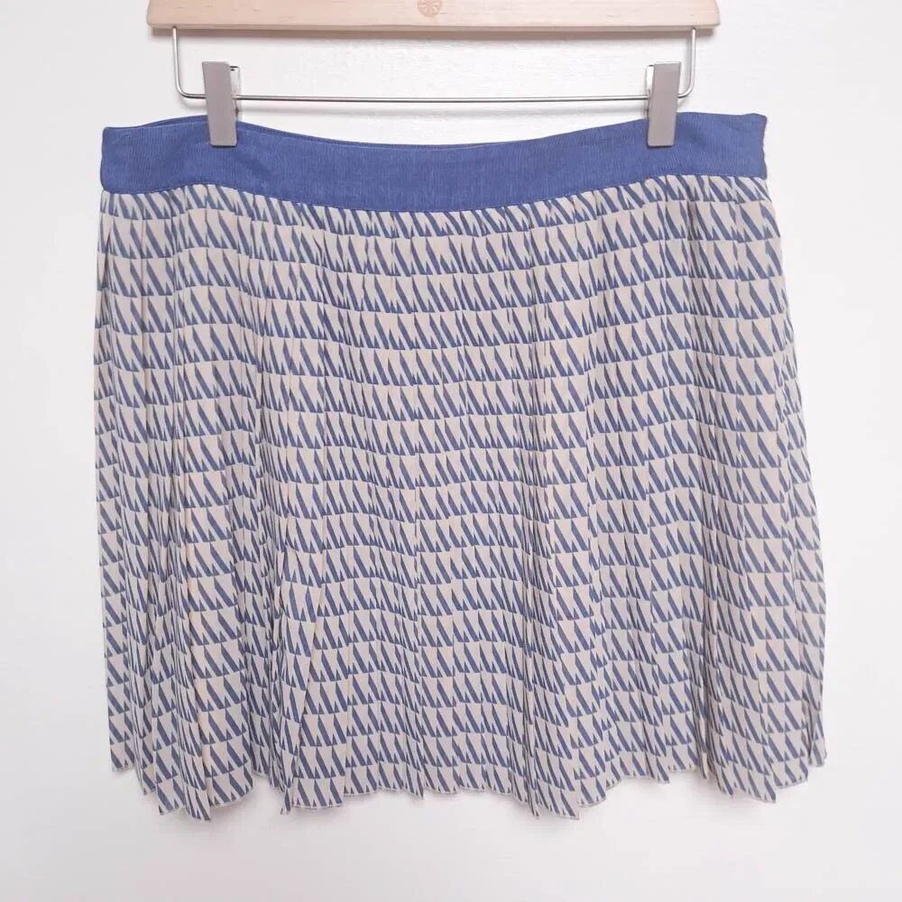 Club Monaco NWT Women's 12 Mini Skirt Cream, Blue Print Pleated Lined Geometric